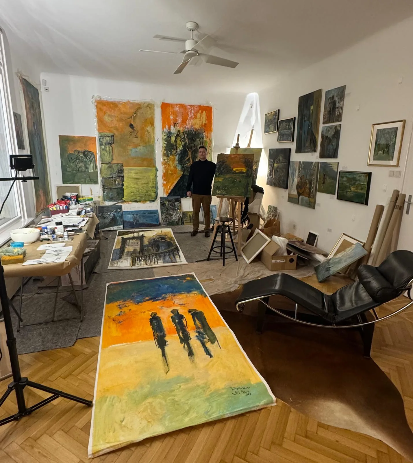 Michel Salzmann dans son atelier